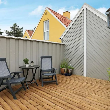 Three-bedroom Holiday In 55 *
